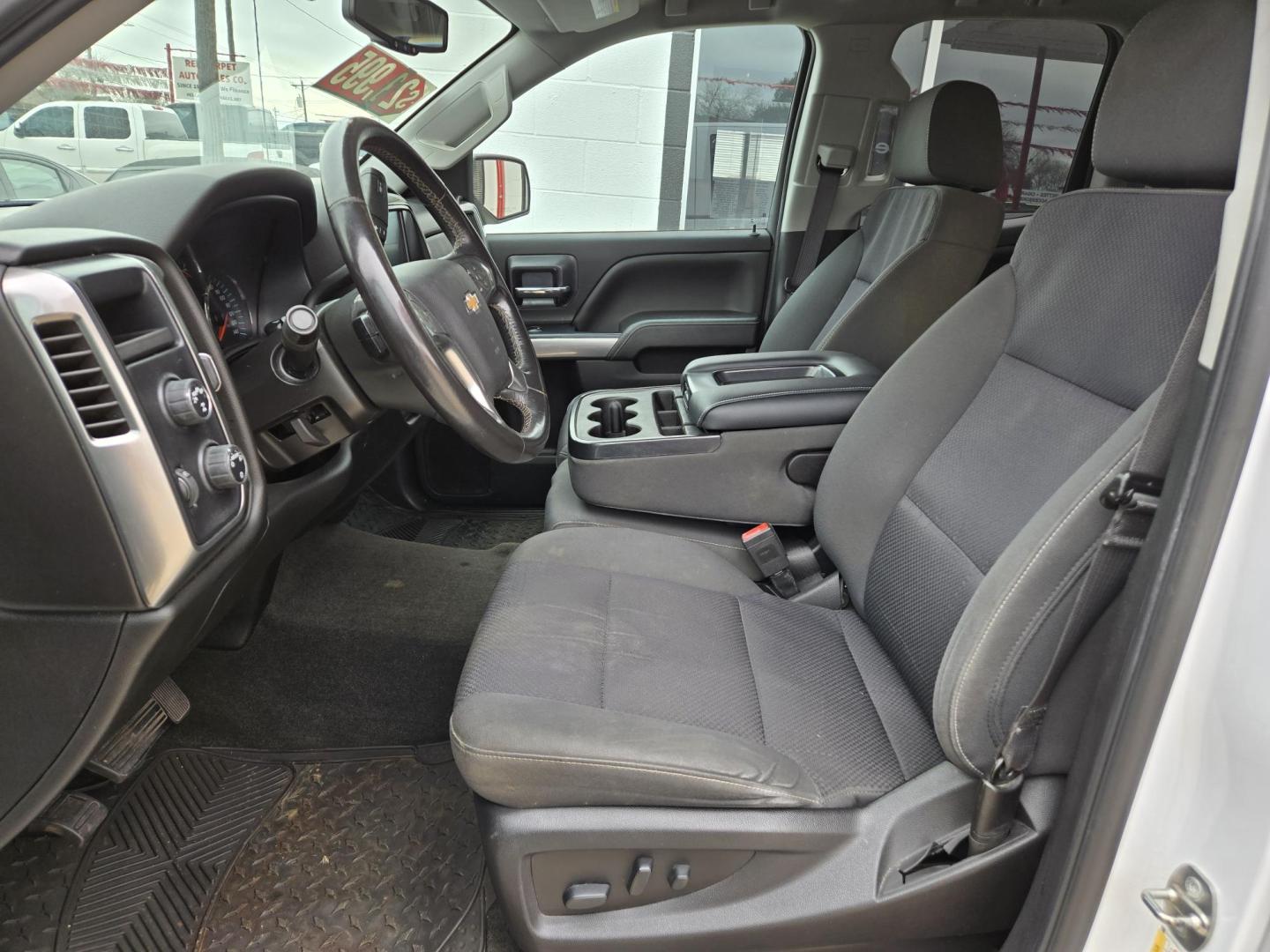 2018 WHITE Chevrolet Silverado 1500 (1GCVKREH7JZ) with an 4.3L V6 F DOHC 24V engine, Automatic transmission, located at 503 West Court, Seguin, TX, 78155, (830) 379-3373, 29.568621, -97.969803 - Photo#4