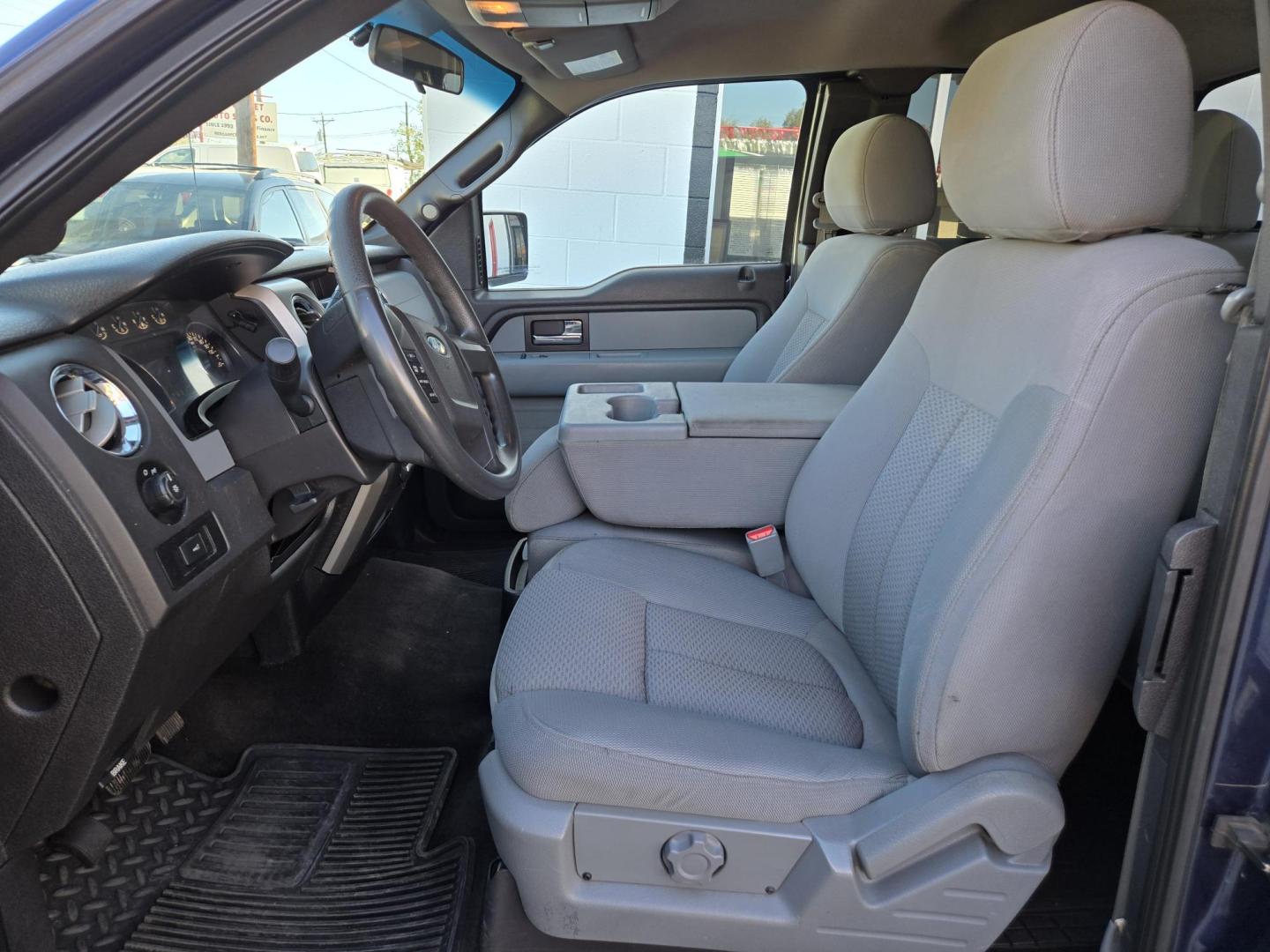 2013 Blue Ford F-150 Lariat SuperCab 6.5-ft. Bed 4WD (1FTFX1EF8DF) with an 5.0L V8 engine, 6-Speed Automatic transmission, located at 503 West Court, Seguin, TX, 78155, (830) 379-3373, 29.568621, -97.969803 - Photo#4