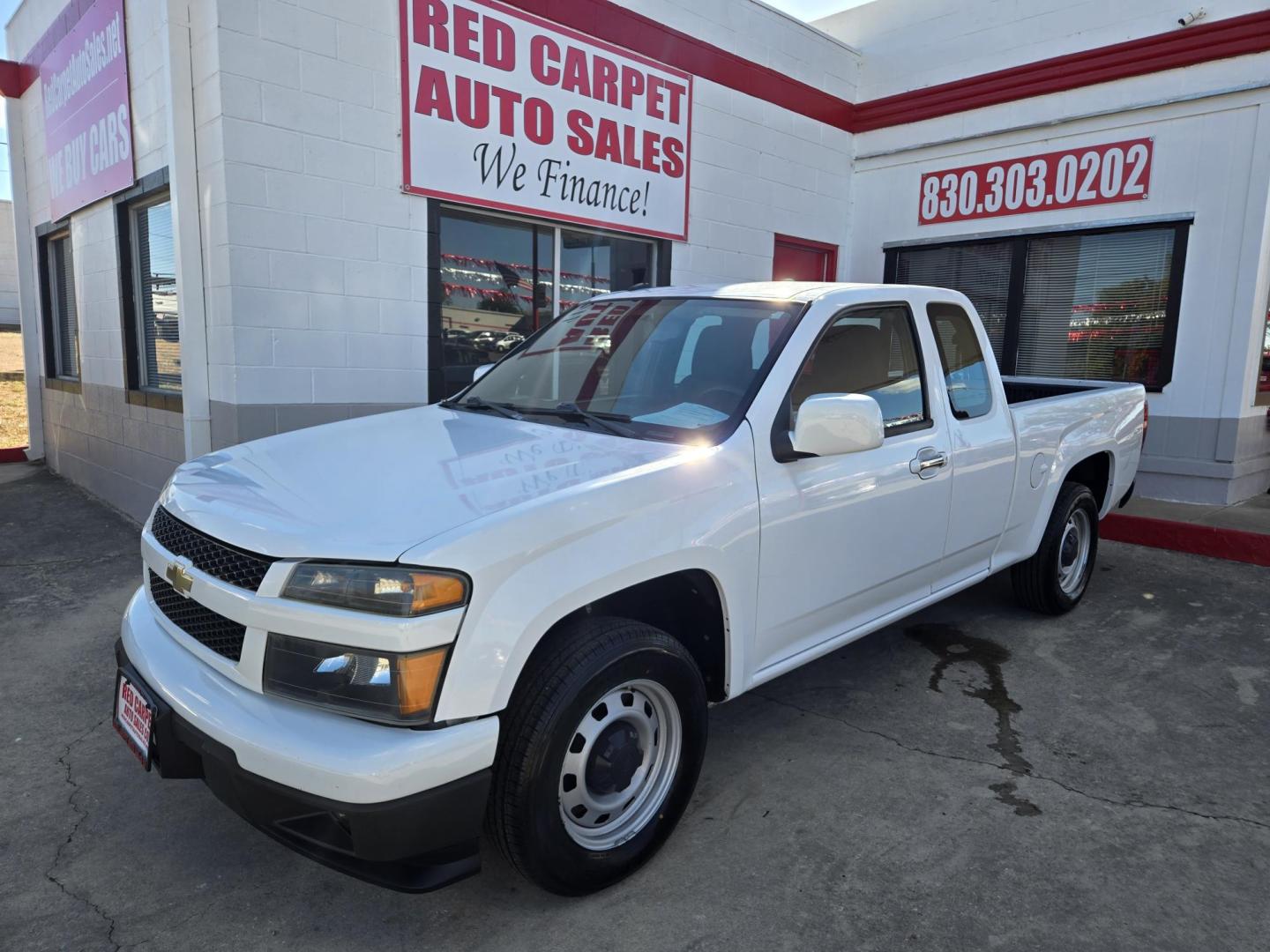 2012 WHITE Chevrolet Colorado Work Truck Ext. Cab 2WD (1GCESBFE0C8) with an 3.7L L5 DOHC 20V engine, Automatic transmission, located at 503 West Court, Seguin, TX, 78155, (830) 379-3373, 29.568621, -97.969803 - Photo#0