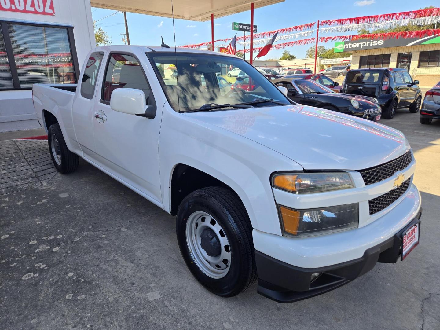 2012 WHITE Chevrolet Colorado Work Truck Ext. Cab 2WD (1GCESBFE0C8) with an 3.7L L5 DOHC 20V engine, Automatic transmission, located at 503 West Court, Seguin, TX, 78155, (830) 379-3373, 29.568621, -97.969803 - Photo#1