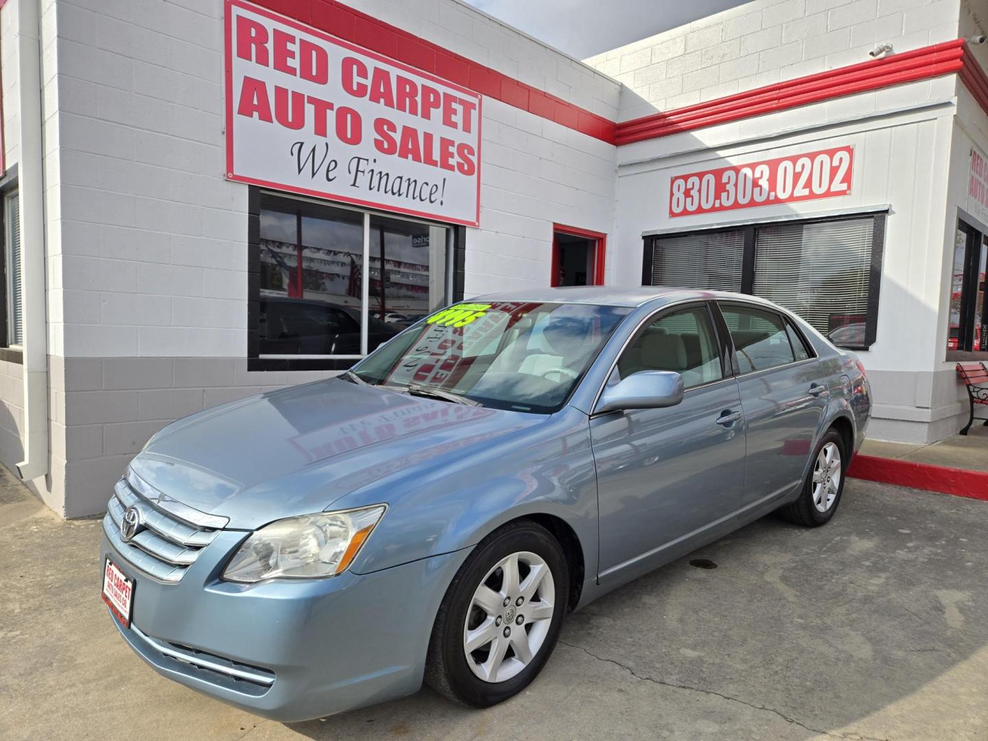 2006 Blue Toyota Avalon Limited (4T1BK36B46U) with an 3.5L V6 DOHC 24V engine, 5-Speed Automatic Overdrive transmission, located at 503 West Court, Seguin, TX, 78155, (830) 379-3373, 29.568621, -97.969803 - Photo#0