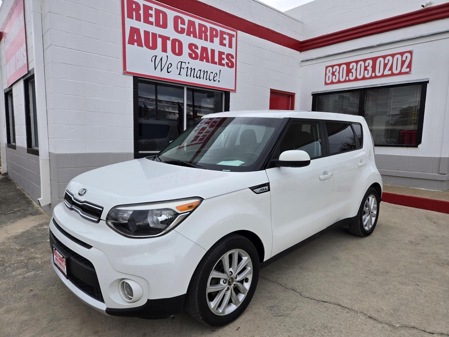 2018 WHITE Kia Soul + (KNDJP3A58J7) with an 2.0L L4 DOHC 16V engine, Automatic transmission, located at 503 West Court, Seguin, TX, 78155, (830) 379-3373, 29.568621, -97.969803 - 2018 Kia Soul + with a 2.0L L4 DOHC 16V, Automatic, Tilt, Cruise, AM/FM/AUX Touchscreen Stereo, Power Windows, Locks and Side Mirrors, Tinted Windows, Alloy Wheels, Backup Camera, Rear Defroster, Rear Wiper and more!! - Photo#0