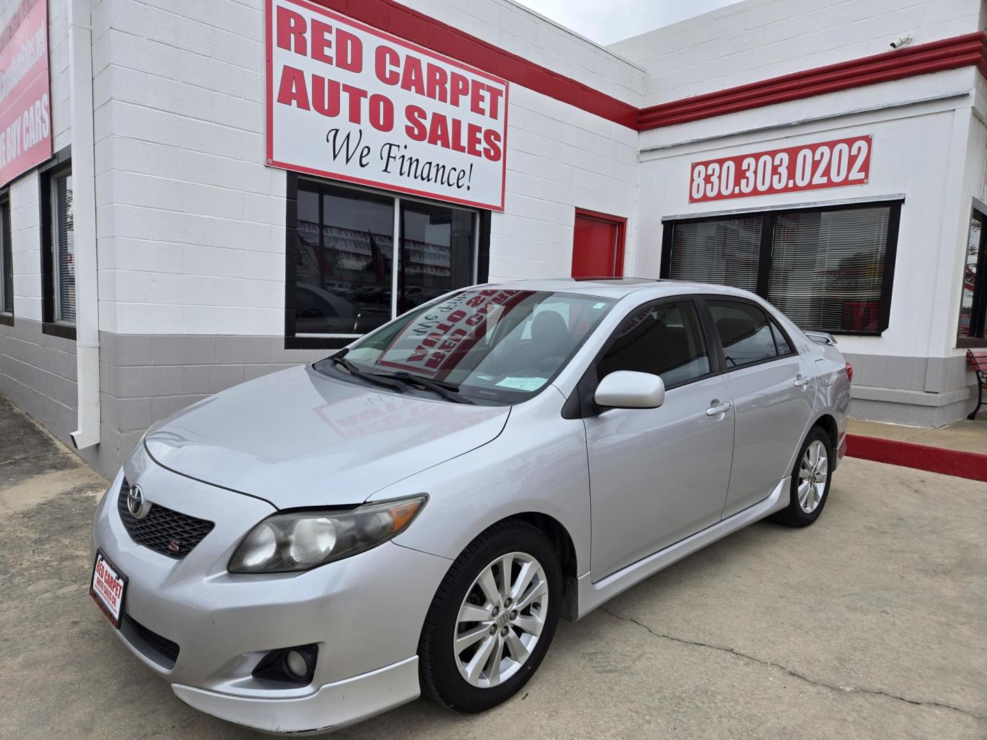 2010 SILVER Toyota Corolla Base 4-Speed AT (2T1BU4EE9AC) with an 1.8L L4 DOHC 16V engine, Manual Transmission transmission, located at 503 West Court, Seguin, TX, 78155, (830) 379-3373, 29.568621, -97.969803 - 2010 Toyota Corolla Base with a 1.8L L4 DOHC 16V, MANUAL TRANSMISSION, Tilt, Cruise, AM/FM/CD/AUX Stereo, Power Windows, Locks and Side Mirrors, Power Sunroof, Alloy Wheels, Rear Defroster and more!! - Photo#0