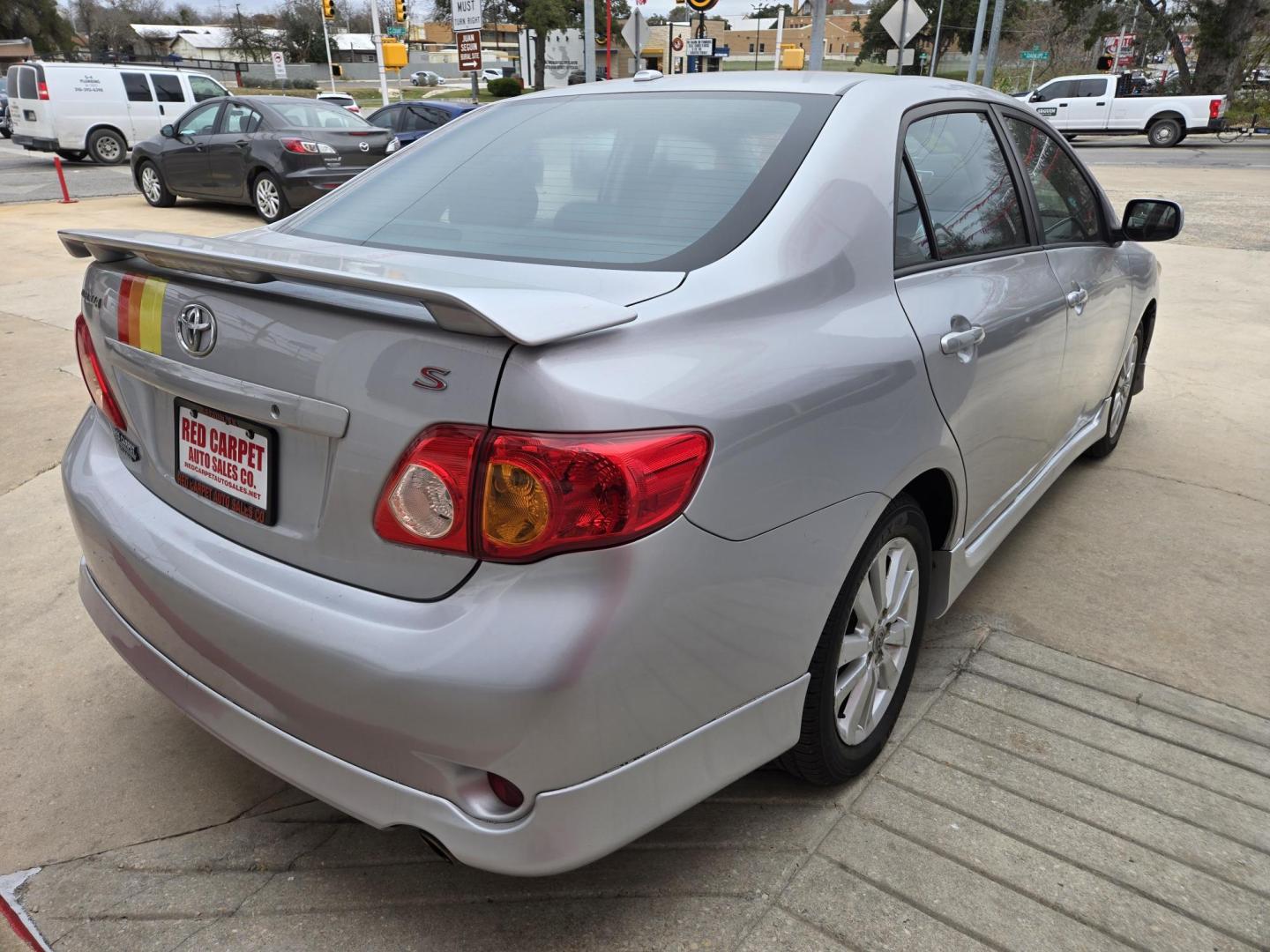 2010 SILVER Toyota Corolla Base 4-Speed AT (2T1BU4EE9AC) with an 1.8L L4 DOHC 16V engine, Manual Transmission transmission, located at 503 West Court, Seguin, TX, 78155, (830) 379-3373, 29.568621, -97.969803 - Photo#2