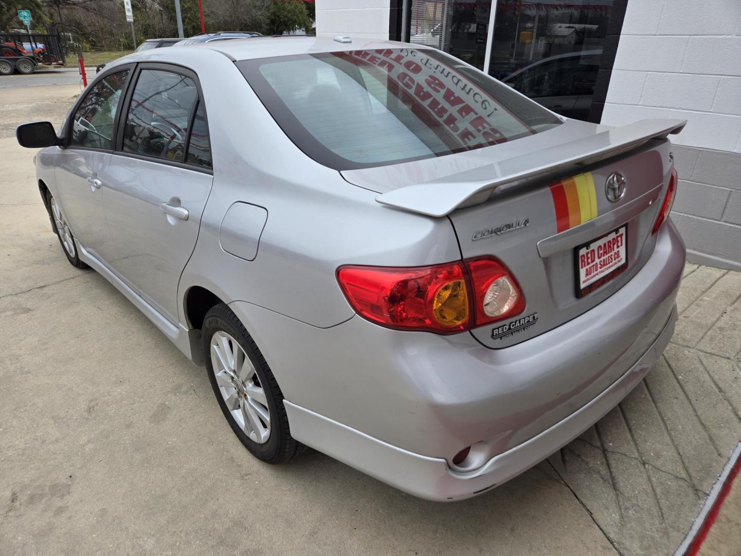 2010 SILVER Toyota Corolla Base 4-Speed AT (2T1BU4EE9AC) with an 1.8L L4 DOHC 16V engine, Manual Transmission transmission, located at 503 West Court, Seguin, TX, 78155, (830) 379-3373, 29.568621, -97.969803 - Photo#3