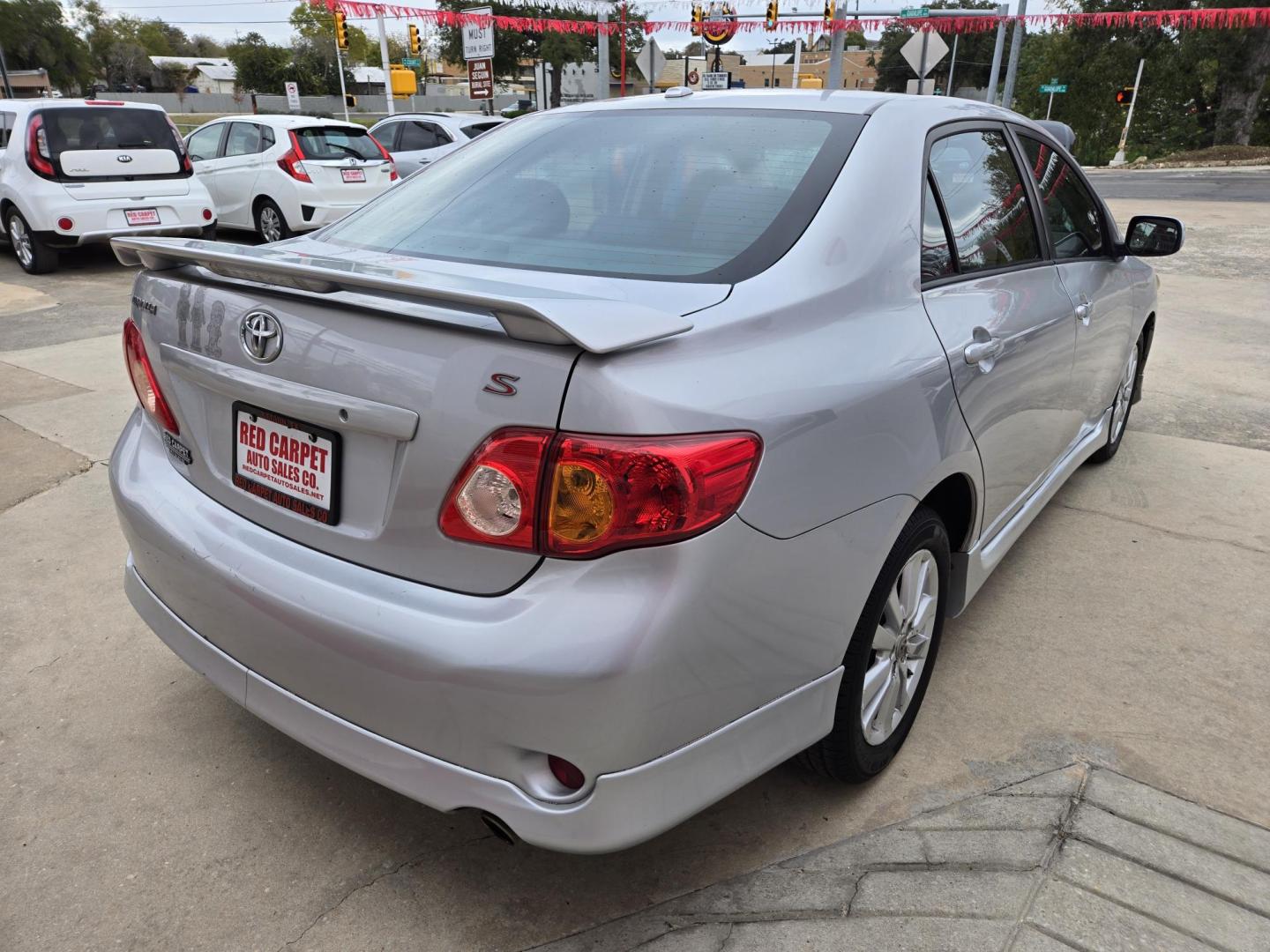 2010 SILVER Toyota Corolla Base 4-Speed AT (2T1BU4EE9AC) with an 1.8L L4 DOHC 16V engine, Manual Transmission transmission, located at 503 West Court, Seguin, TX, 78155, (830) 379-3373, 29.568621, -97.969803 - 2010 Toyota Corolla Base with a 1.8L L4 DOHC 16V, MANUAL TRANSMISSION, Tilt, Cruise, AM/FM/CD/AUX Stereo, Power Windows, Locks and Side Mirrors, Power Sunroof, Alloy Wheels, Rear Defroster and more!! - Photo#2