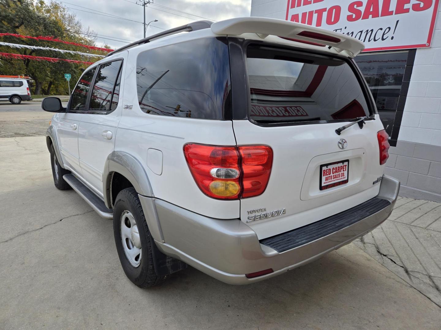 2003 WHITE Toyota Sequoia SR5 2WD (5TDZT34A73S) with an 4.7L V8 DOHC 32V engine, 4-Speed Automatic Overdrive transmission, located at 503 West Court, Seguin, TX, 78155, (830) 379-3373, 29.568621, -97.969803 - 2003 Toyota Sequoia SR5 2WD with a 4.7L V8 DOHC 32V, Automatic, Tilt, Cruise, AM/FM/CD/CASETTE Stereo, Power Windows, Locks and Seat, Rear A/C, Leather Seating, Running Boards, Alloy Wheels, Rear Wiper, Rear Defroster and more!! - Photo#3