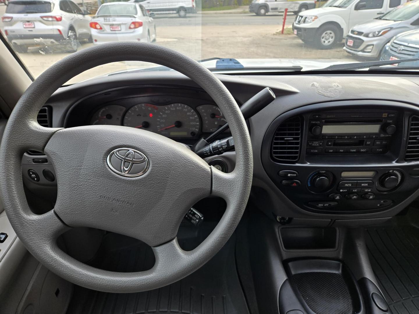 2003 WHITE Toyota Sequoia SR5 2WD (5TDZT34A73S) with an 4.7L V8 DOHC 32V engine, 4-Speed Automatic Overdrive transmission, located at 503 West Court, Seguin, TX, 78155, (830) 379-3373, 29.568621, -97.969803 - 2003 Toyota Sequoia SR5 2WD with a 4.7L V8 DOHC 32V, Automatic, Tilt, Cruise, AM/FM/CD/CASETTE Stereo, Power Windows, Locks and Seat, Rear A/C, Leather Seating, Running Boards, Alloy Wheels, Rear Wiper, Rear Defroster and more!! - Photo#5