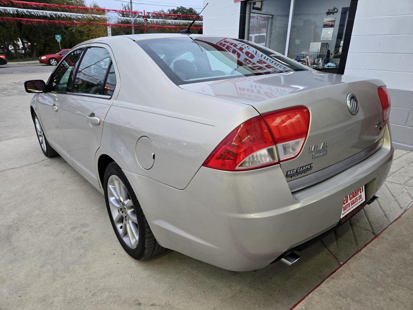 2010 PEWTER Mercury Milan V6 Premier (3MEHM0JG6AR) with an 3.0L V6 DOHC 24V engine, Automatic transmission, located at 503 West Court, Seguin, TX, 78155, (830) 379-3373, 29.568621, -97.969803 - Photo#3