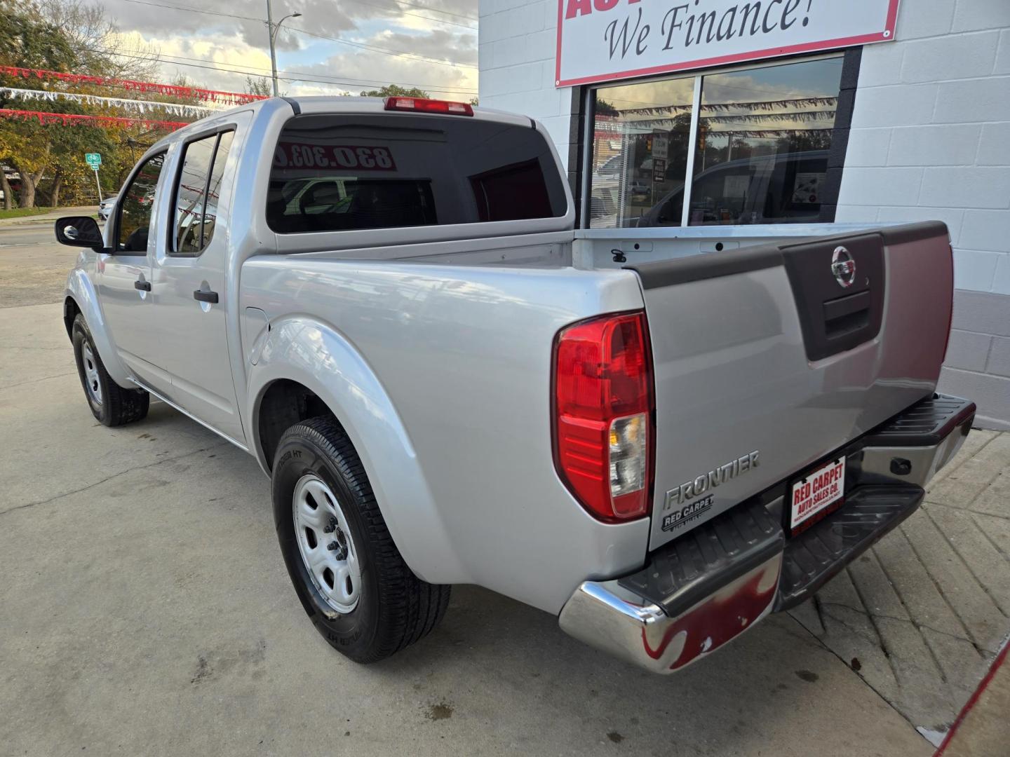 2012 Nissan Frontier S photo 12