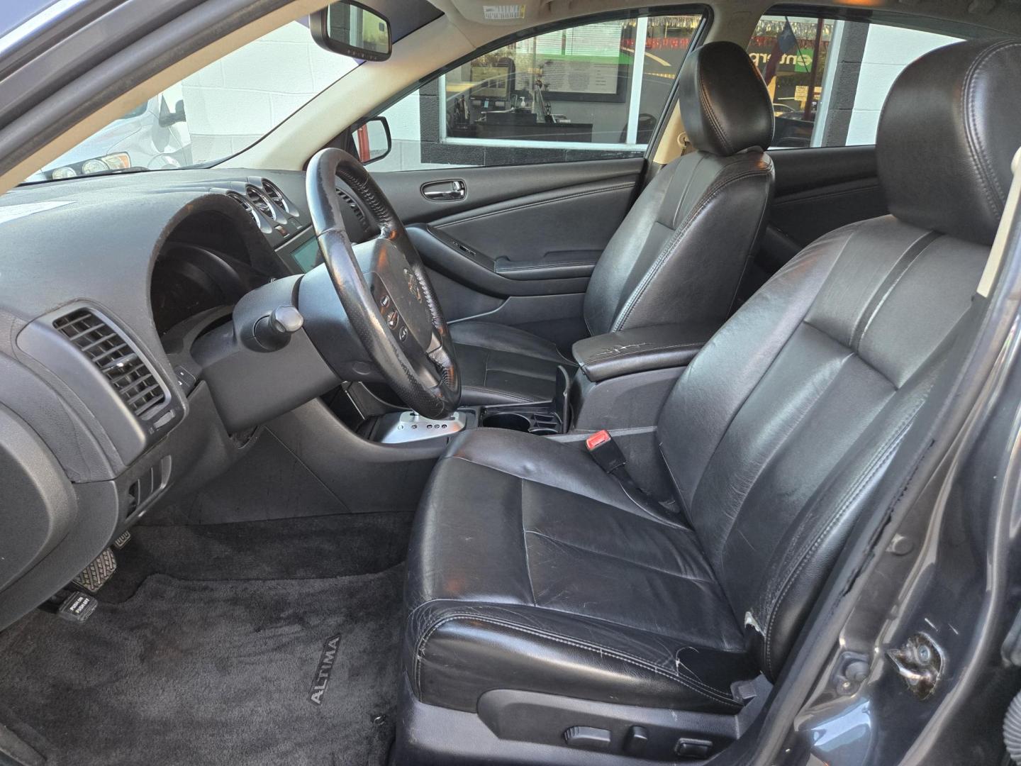 2009 Black Nissan Altima 2.5 (1N4AL21E09N) with an 2.5L L4 DOHC 16V engine, Automatic transmission, located at 503 West Court, Seguin, TX, 78155, (830) 379-3373, 29.568621, -97.969803 - 2009 Nissan Altima *Cash Special* with a 2.5L L4 DOHC 16V, Automatic, Tilt, Cruise, AM/FM/Bluetooth Touchscreen Radio, Power Windows, Locks, Seat and Side Mirrors, Leather Seating, Power Sunroof, Heated Seats, Alloy Wheels, Tinted Windows, Rear Defroster and more!! - Photo#3