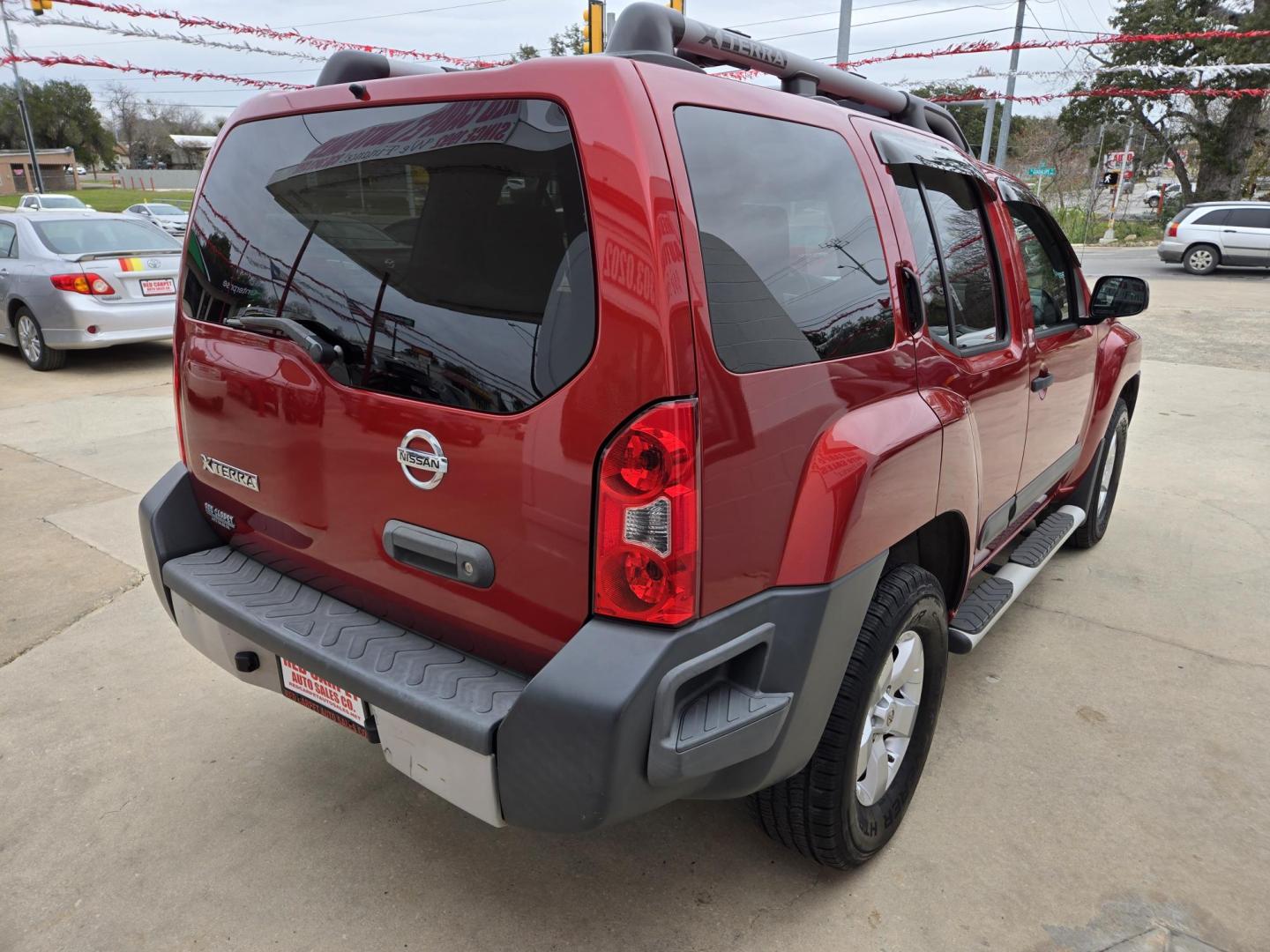 2013 Red Nissan Xterra X 4WD (5N1AN0NW7DN) with an 4.0L V6 DOHC 24V engine, 5-Speed Automatic transmission, located at 503 West Court, Seguin, TX, 78155, (830) 379-3373, 29.568621, -97.969803 - Photo#2