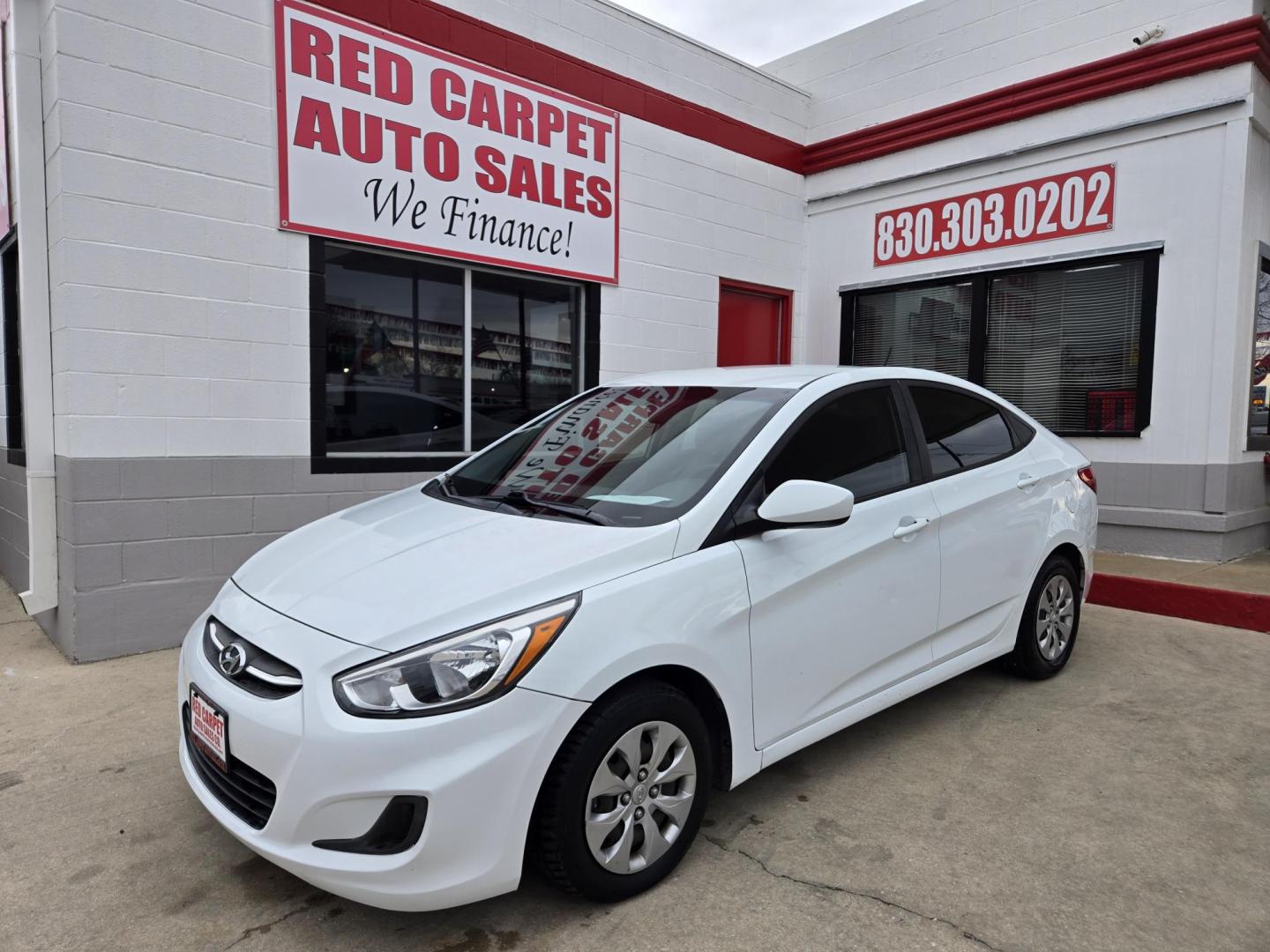 2016 WHITE Hyundai Accent SE 4-Door 6A (KMHCT4AE0GU) with an 1.6L L4 DOHC 16V engine, Automatic transmission, located at 503 West Court, Seguin, TX, 78155, (830) 379-3373, 29.568621, -97.969803 - 2016 Hyundai Accent SE 4-Door with a 1.6L L4 DOHC 16V, Automatic, Tilt, Cruise, AM/FM/CD/AUX Stereo, Power Windows, Locks and Side Mirrors, Bluetooth, Tinted Windows, Rear Defroster and more!! - Photo#0