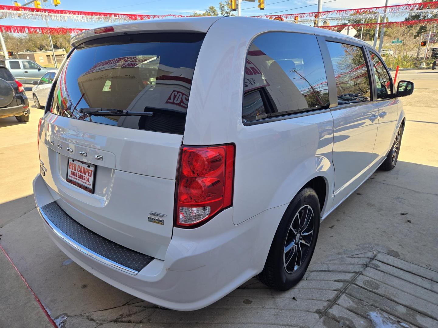 2019 WHITE Dodge Grand Caravan GT (2C4RDGEG7KR) with an 3.6L V6 DOHC 24V engine, Automatic transmission, located at 503 West Court, Seguin, TX, 78155, (830) 379-3373, 29.568621, -97.969803 - 2019 Dodge Grand Caravan GT with a 3.6L V6 DOHC 24V, Automatic, Tilt, Cruise, AM/FM/CD/AUX Touchscreen Stereo, Power Windows, Locks, Seat and Side Mirrors, Leather Seating, Navigation System, Dual Climate Control, Rear A/C, Power Side Sliding Doors, Power Rear Hatch, Backup Camera, Bumper Sensors, A - Photo#2