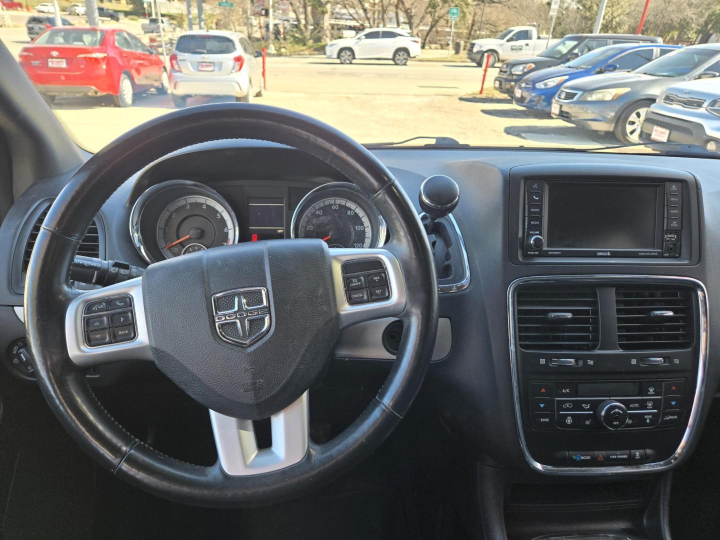 2019 WHITE Dodge Grand Caravan GT (2C4RDGEG7KR) with an 3.6L V6 DOHC 24V engine, Automatic transmission, located at 503 West Court, Seguin, TX, 78155, (830) 379-3373, 29.568621, -97.969803 - 2019 Dodge Grand Caravan GT with a 3.6L V6 DOHC 24V, Automatic, Tilt, Cruise, AM/FM/CD/AUX Touchscreen Stereo, Power Windows, Locks, Seat and Side Mirrors, Leather Seating, Navigation System, Dual Climate Control, Rear A/C, Power Side Sliding Doors, Power Rear Hatch, Backup Camera, Bumper Sensors, A - Photo#5