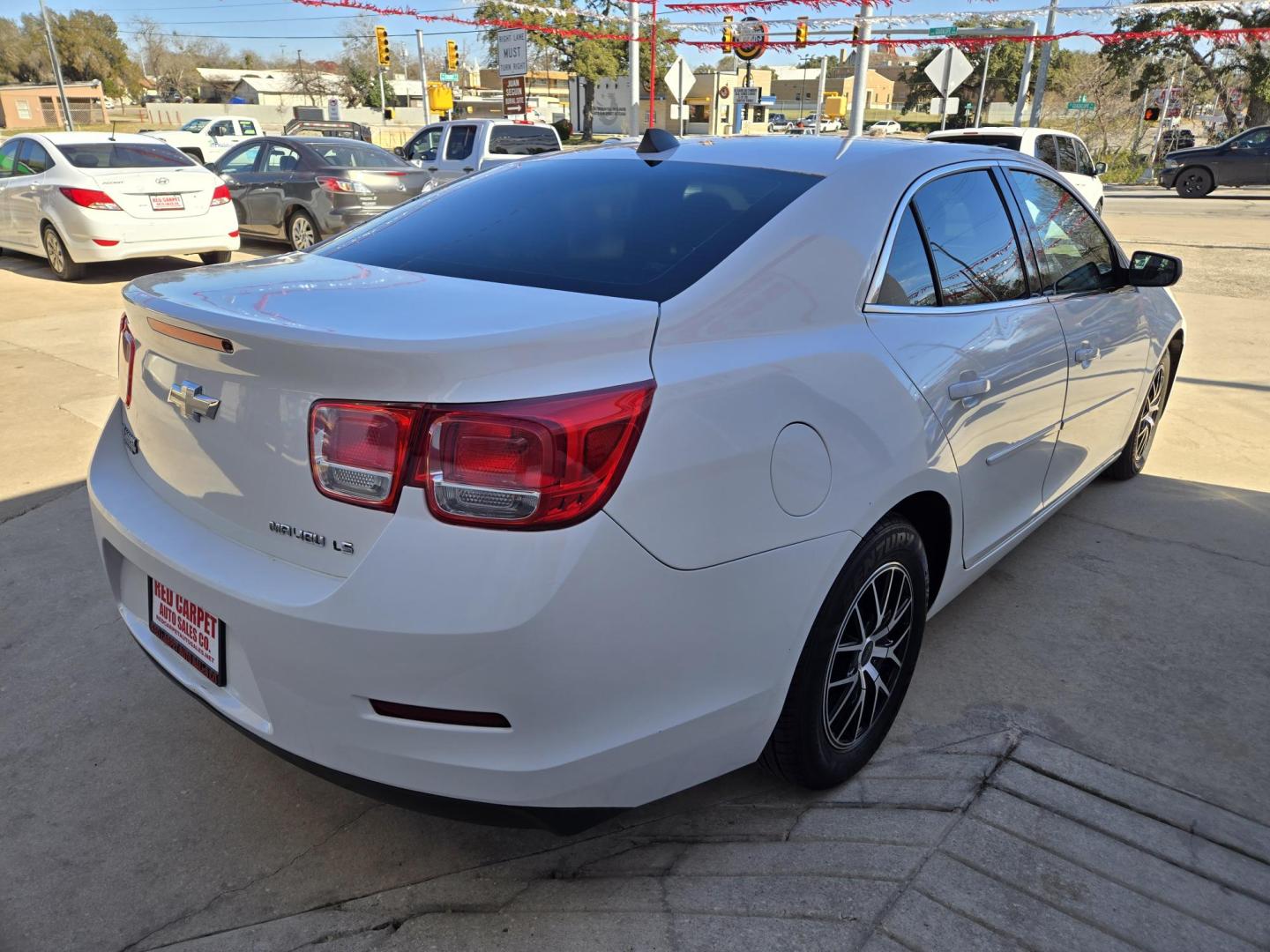 2014 WHITE Chevrolet Malibu LS (1G11B5SL9EF) with an 2.5L L4 DOHC 16V engine, 6-Speed Automatic transmission, located at 503 West Court, Seguin, TX, 78155, (830) 379-3373, 29.568621, -97.969803 - 2014 Chevrolet Malibu LS with a 2.5L L4 DOHC 16V, Automatic, Tilt, Cruise, AM/FM/CD/AUX Stereo, Power Windows, Locks and Side Mirrors, Bluetooth, Onstar Capability, Tinted Windows, Alloy Wheels, Rear Defroster and more!! - Photo#2