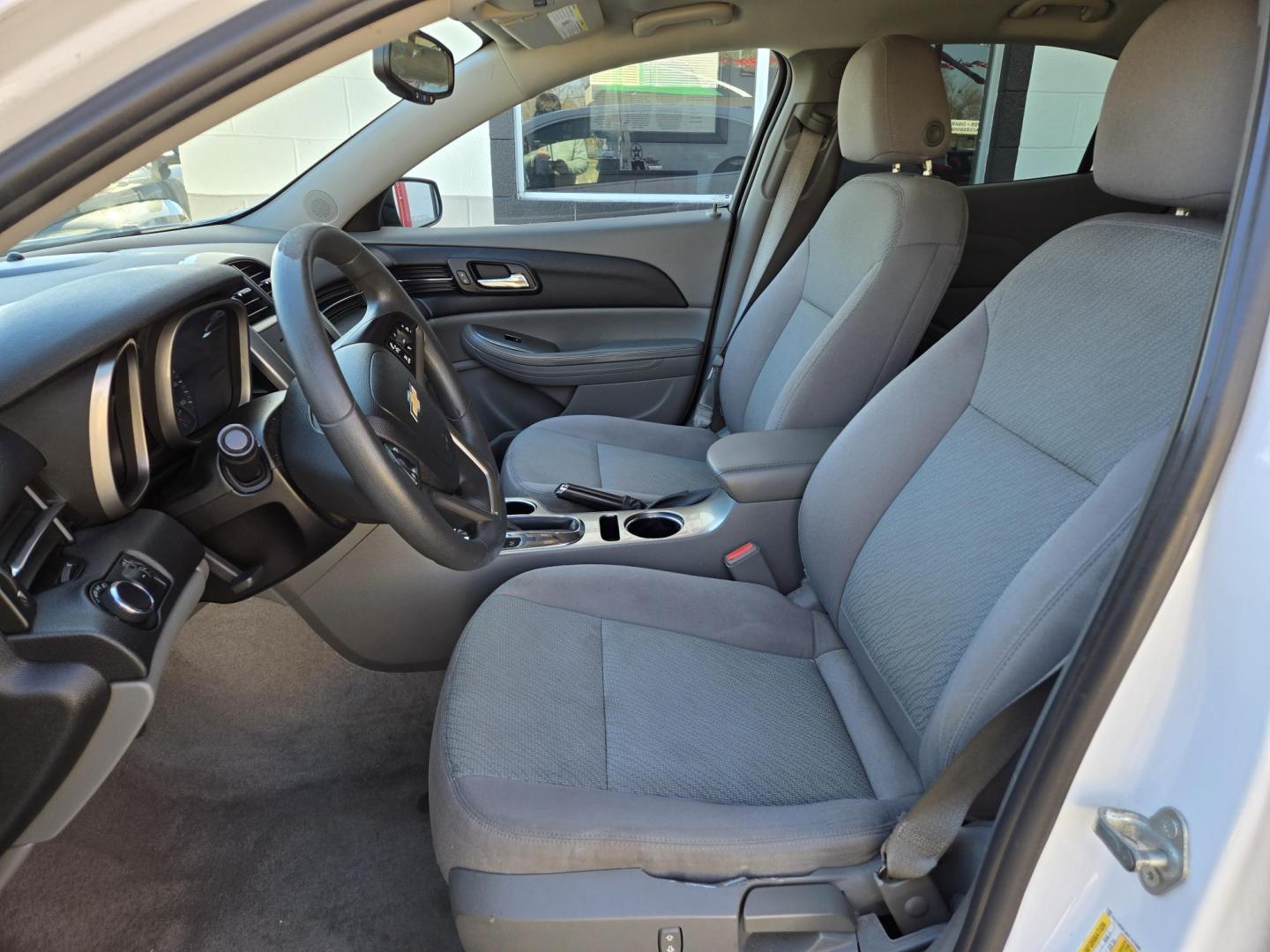 2014 WHITE Chevrolet Malibu LS (1G11B5SL9EF) with an 2.5L L4 DOHC 16V engine, 6-Speed Automatic transmission, located at 503 West Court, Seguin, TX, 78155, (830) 379-3373, 29.568621, -97.969803 - 2014 Chevrolet Malibu LS with a 2.5L L4 DOHC 16V, Automatic, Tilt, Cruise, AM/FM/CD/AUX Stereo, Power Windows, Locks and Side Mirrors, Bluetooth, Onstar Capability, Tinted Windows, Alloy Wheels, Rear Defroster and more!! - Photo#4