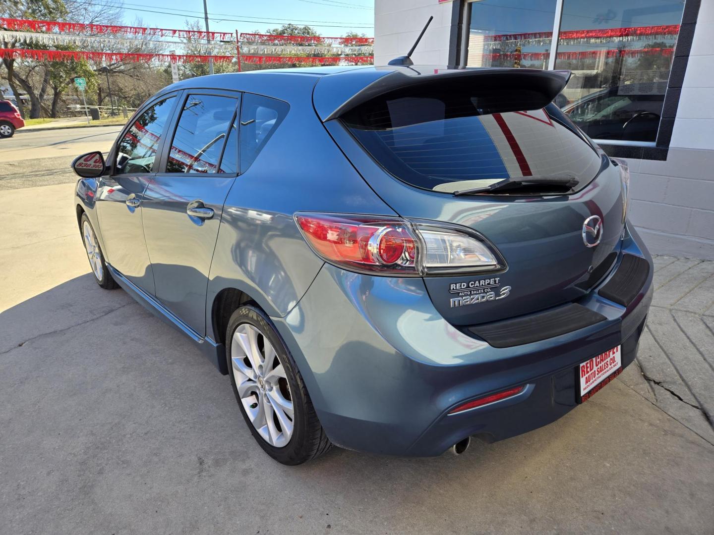 2010 Blue Mazda MAZDA3 s Grand Touring 5-Door (JM1BL1H67A1) with an 2.5L L4 DOHC 16V engine, Automatic transmission, located at 503 West Court, Seguin, TX, 78155, (830) 379-3373, 29.568621, -97.969803 - Photo#3