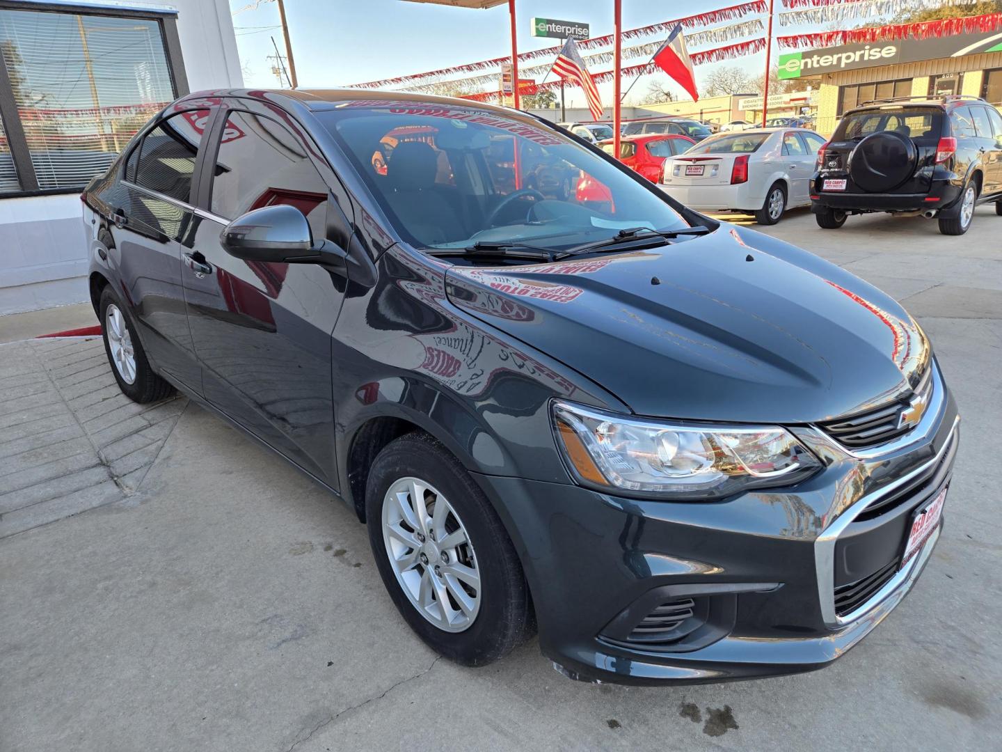 2018 GRAY Chevrolet Sonic LT Manual Sedan (1G1JD5SH4J4) with an 1.8L L4 DOHC 24V engine, Automatic transmission, located at 503 West Court, Seguin, TX, 78155, (830) 379-3373, 29.568621, -97.969803 - Photo#1