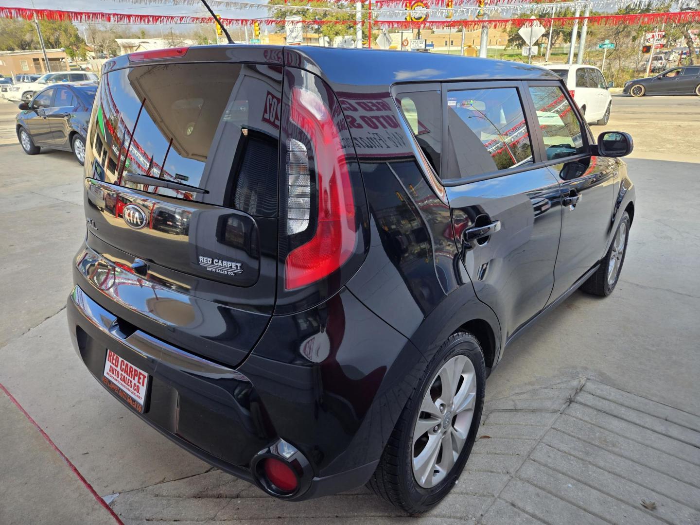 2016 Black Kia Soul + (KNDJP3A51G7) with an 2.0L L4 DOHC 16V engine, 6A transmission, located at 503 West Court, Seguin, TX, 78155, (830) 379-3373, 29.568621, -97.969803 - Photo#2