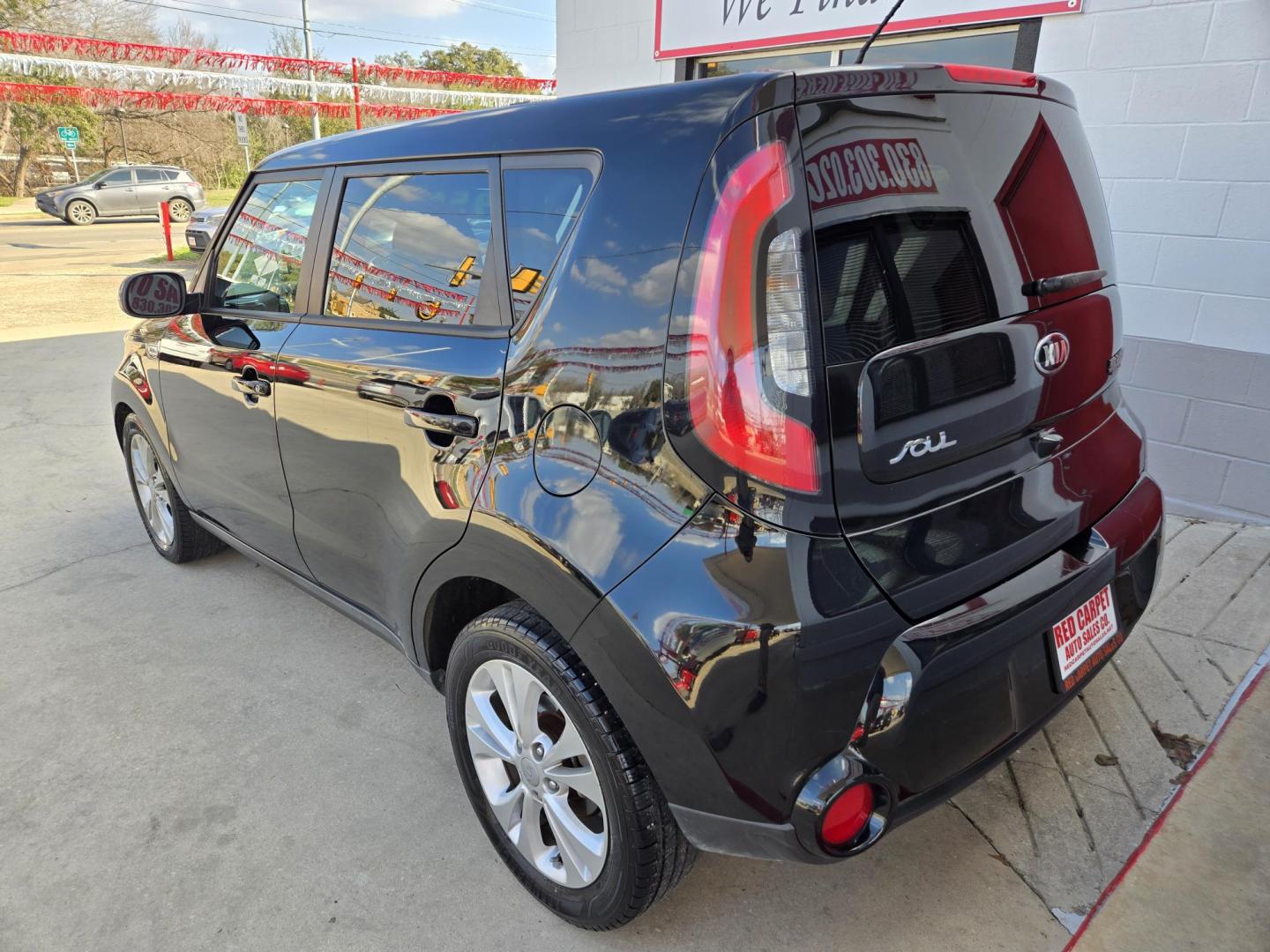 2016 Black Kia Soul + (KNDJP3A51G7) with an 2.0L L4 DOHC 16V engine, 6A transmission, located at 503 West Court, Seguin, TX, 78155, (830) 379-3373, 29.568621, -97.969803 - Photo#3