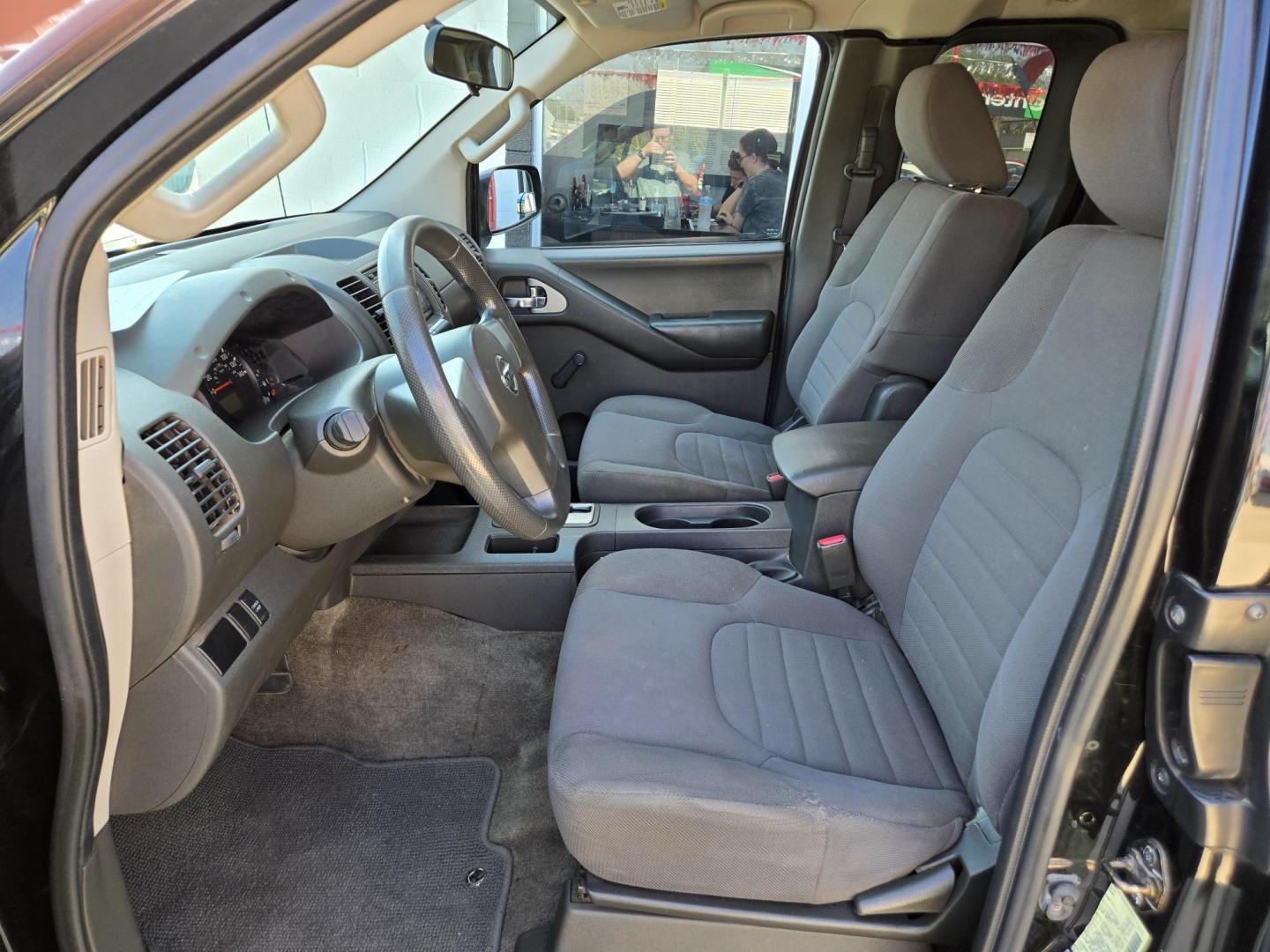 2013 Black Nissan Frontier SV I4 King Cab 2WD (1N6BD0CT8DN) with an 2.5L L4 DOHC 16V engine, Automatic transmission, located at 503 West Court, Seguin, TX, 78155, (830) 379-3373, 29.568621, -97.969803 - 2013 Nissan Frontier SV I4 King Cab 2WD with a 2.5L L4 DOHC 16V, Automatic, Tilt, Cruise, AM/FM/CD Stereo, Tinted Windows, Alloy Wheels and more!! - Photo#5