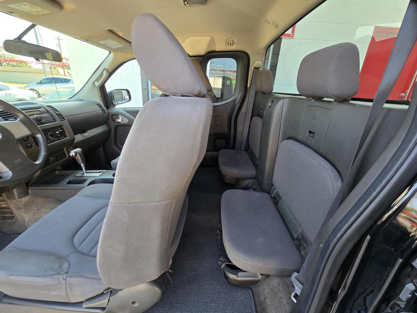 2013 Black Nissan Frontier SV I4 King Cab 2WD (1N6BD0CT8DN) with an 2.5L L4 DOHC 16V engine, Automatic transmission, located at 503 West Court, Seguin, TX, 78155, (830) 379-3373, 29.568621, -97.969803 - 2013 Nissan Frontier SV I4 King Cab 2WD with a 2.5L L4 DOHC 16V, Automatic, Tilt, Cruise, AM/FM/CD Stereo, Tinted Windows, Alloy Wheels and more!! - Photo#6