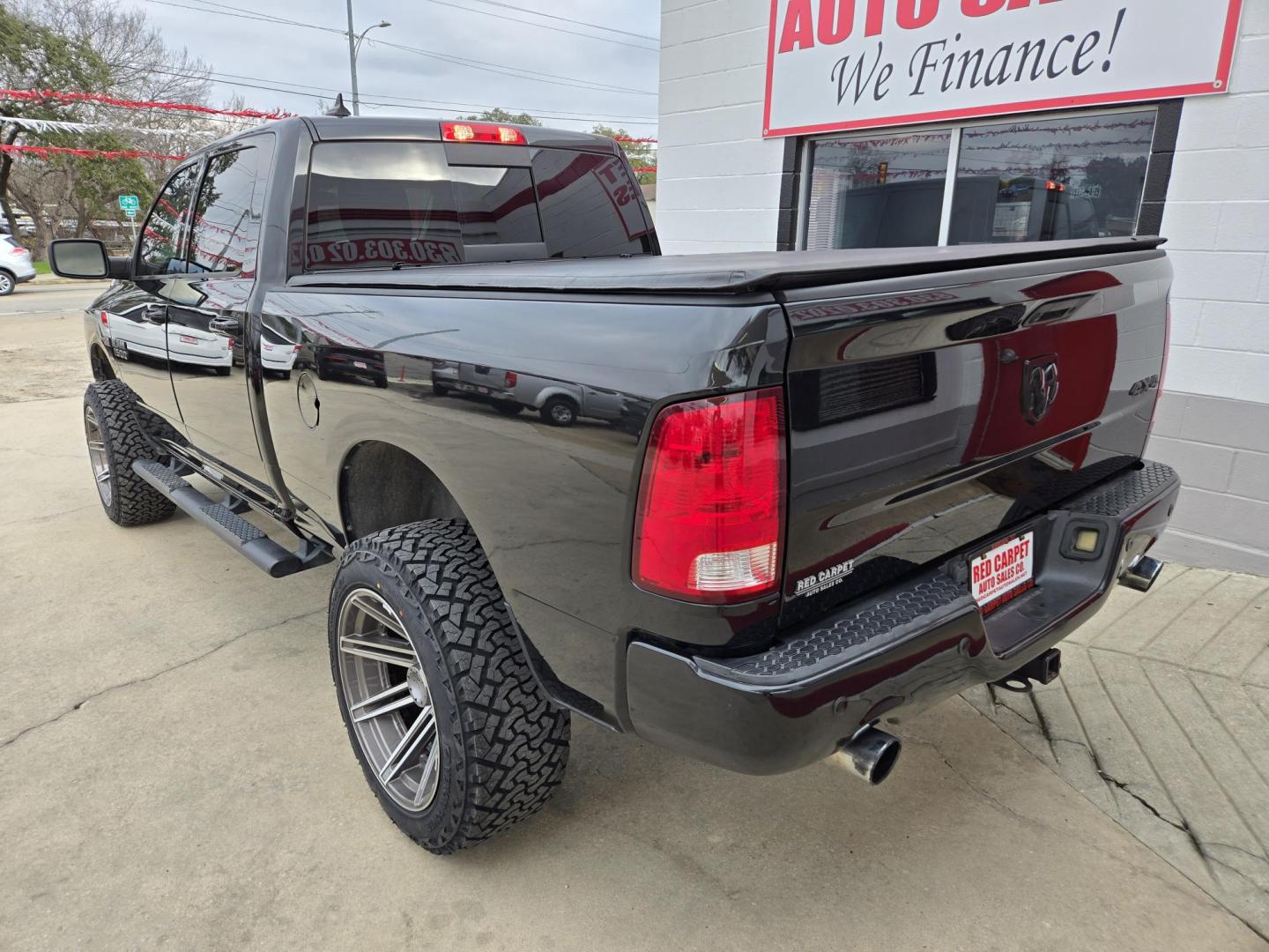 2018 Black RAM 1500 SLT Crew Cab LWB 4WD (1C6RR7TT4JS) with an 5.7L V8 OHV 16V engine, 8A transmission, located at 503 West Court, Seguin, TX, 78155, (830) 379-3373, 29.568621, -97.969803 - 2018 RAM 1500 SLT Crew Cab LWB 4WD with a 5.7L V8 OHV 16V, Automatic, Tilt, Cruise, AM/FM Touchscreen Stereo, Power Windows, Locks, Seat and Side Mirrors, Bluetooth, Tinted Windows, Automatic Headlights, Alloy Wheels, Backup Camera, Bumper Sensors, Running Boards, and more!! - Photo#3