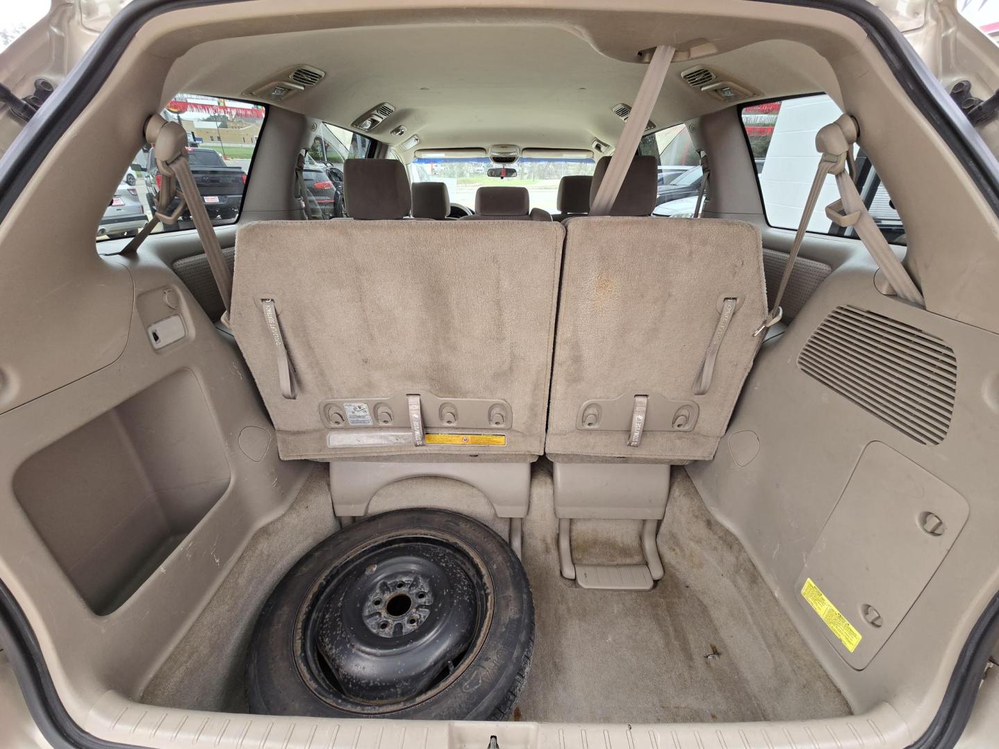 2006 Beige Toyota Sienna CE 7-Passenger Seating (5TDZA23C66S) with an 3.3L V6 DOHC 24V engine, 5-Speed Automatic Overdrive transmission, located at 503 West Court, Seguin, TX, 78155, (830) 379-3373, 29.568621, -97.969803 - 2006 Toyota Sienna CE 7-Passenger Seating with a 3.3L V6 DOHC 24V, Automatic, Tilt, Cruise, AM/FM/CD Stereo, Power Windows, Locks and Side Mirrors, Tinted Windows, Rear A/C, Rear Wiper, Rear Defroster and more!! - Photo#8