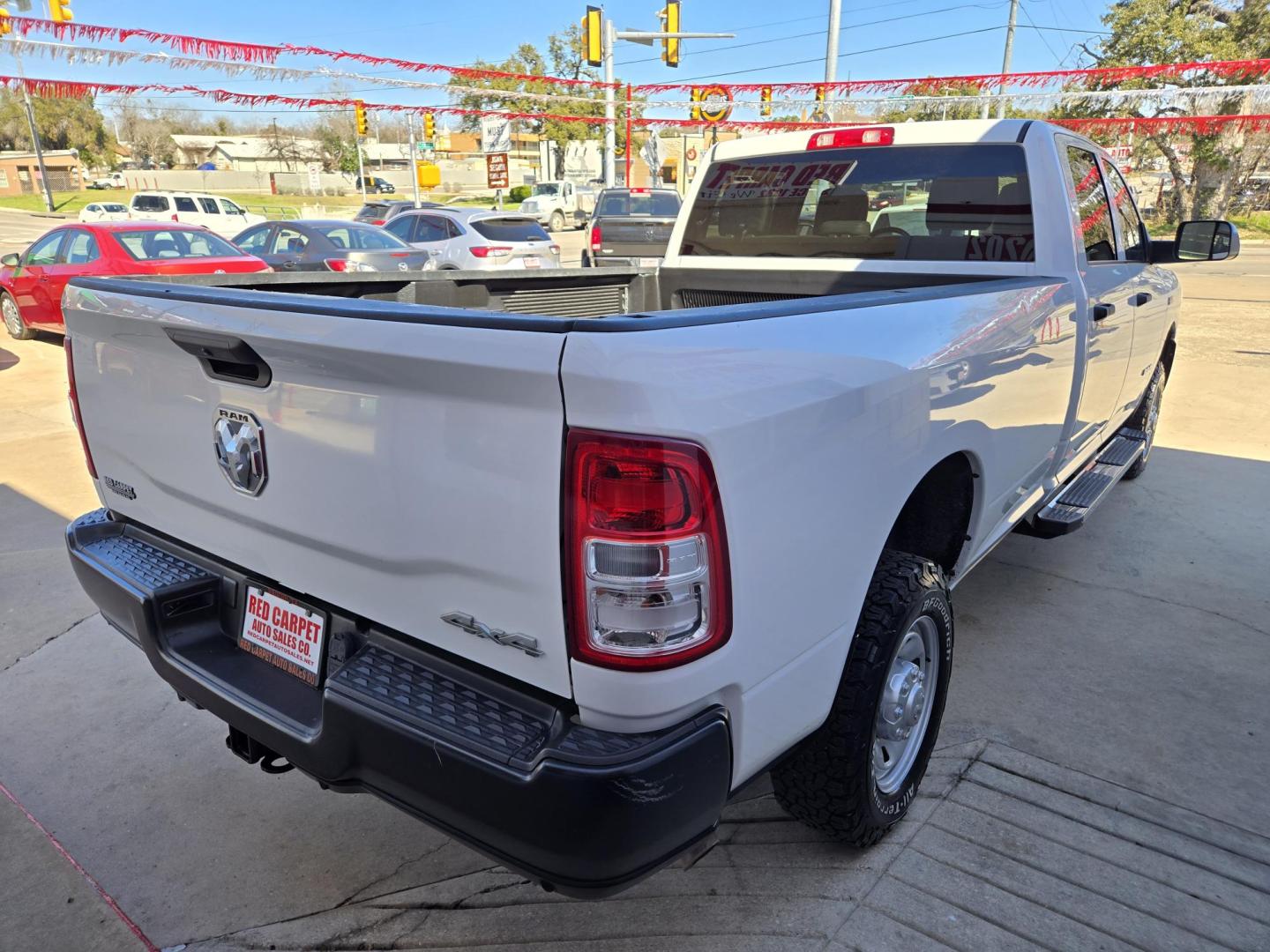 2022 WHITE RAM 2500 Tradesman Crew Cab LWB 4WD (3C6UR5HJXNG) with an 6.4L V8 engine, 6A transmission, located at 503 West Court, Seguin, TX, 78155, (830) 379-3373, 29.568621, -97.969803 - 2022 RAM 2500 Tradesman Crew Cab LWB 4WD with a 6.4L V8, Automatic, Tilt, Cruise, AM/FM/AUX Stereo, Power Windows, Locks and Side Mirrors, Bluetooth, Leather Seating, Front Bench Seating, Tinted Windows, Alloy Wheels, Running Boards, Trailer Towing, Backup Camera, Bumper Sensors and more!! - Photo#2